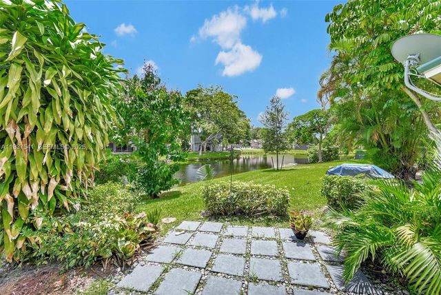 502 Westree Ln, Plantation, FL 33324