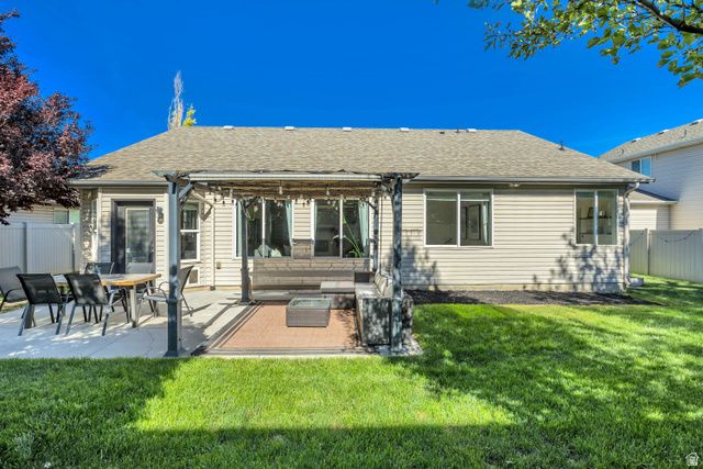 977 N FOX HOLLOW DR, North Salt Lake, UT 84054