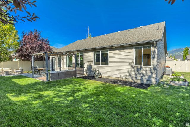 977 N FOX HOLLOW DR, North Salt Lake, UT 84054
