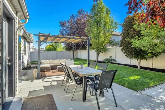 977 N FOX HOLLOW DR, North Salt Lake, UT 84054
