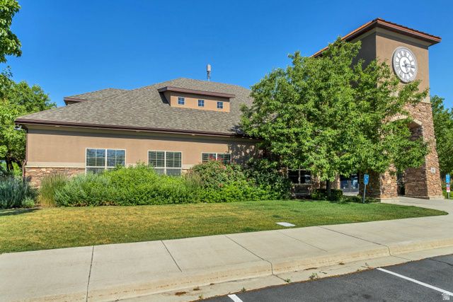 977 N FOX HOLLOW DR, North Salt Lake, UT 84054