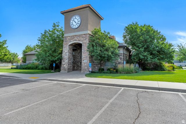 977 N FOX HOLLOW DR, North Salt Lake, UT 84054