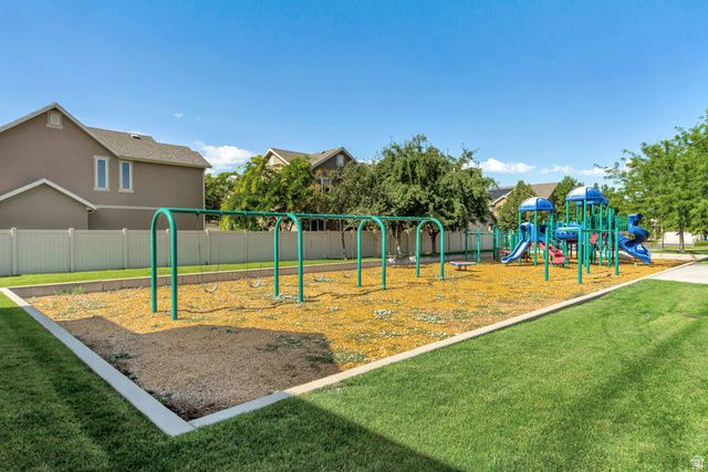 977 N FOX HOLLOW DR, North Salt Lake, UT 84054
