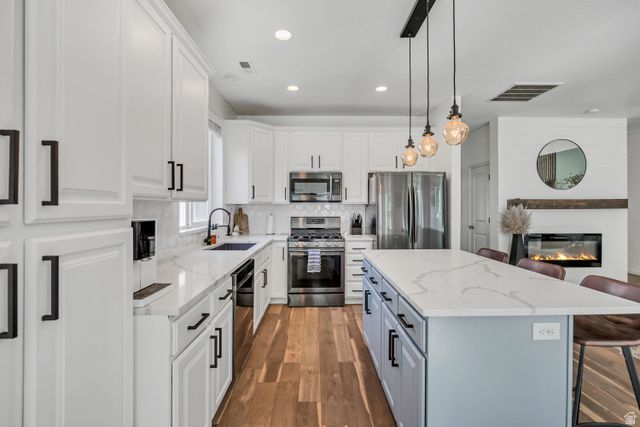 977 N FOX HOLLOW DR, North Salt Lake, UT 84054