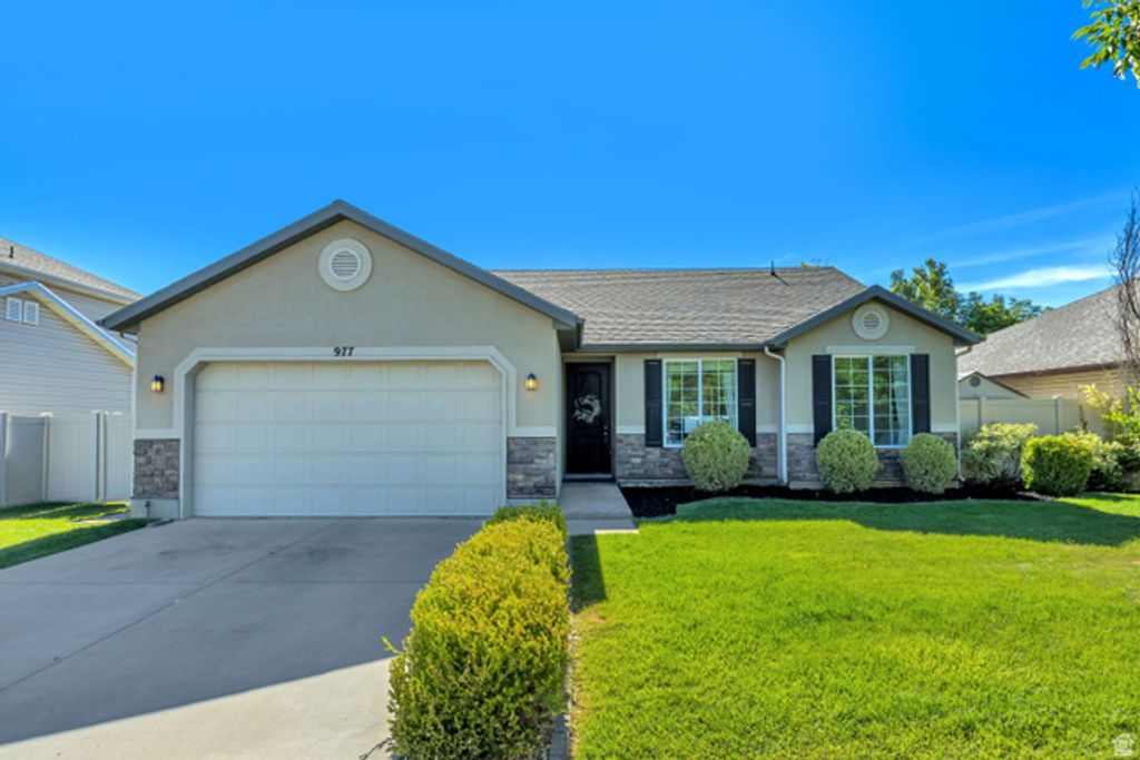 977 N FOX HOLLOW DR, North Salt Lake, UT 84054