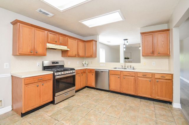 1614 Village Court Drive, Rosenberg, TX 77471