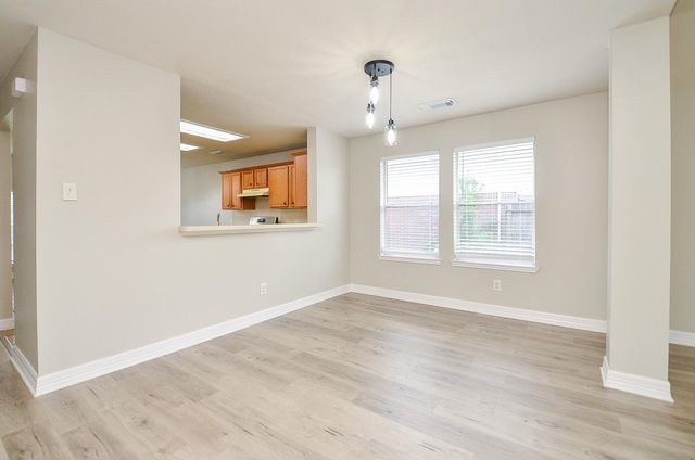 1614 Village Court Drive, Rosenberg, TX 77471