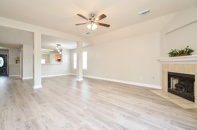 1614 Village Court Drive, Rosenberg, TX 77471