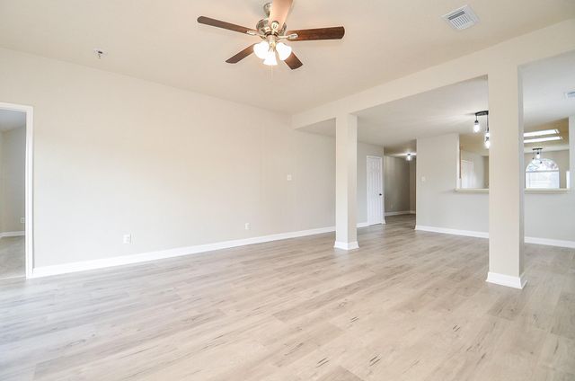 1614 Village Court Drive, Rosenberg, TX 77471