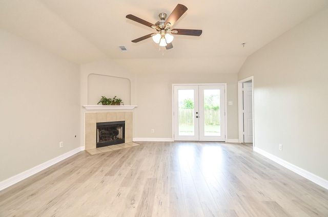 1614 Village Court Drive, Rosenberg, TX 77471