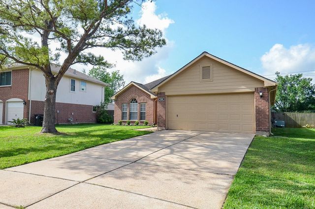 1614 Village Court Drive, Rosenberg, TX 77471