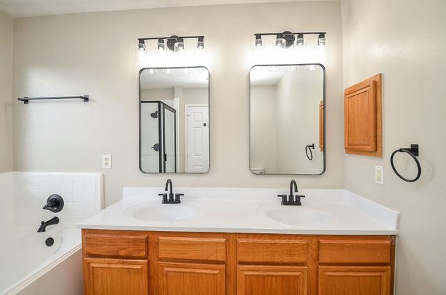 1614 Village Court Drive, Rosenberg, TX 77471