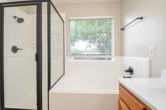 1614 Village Court Drive, Rosenberg, TX 77471