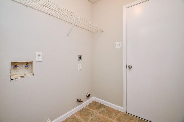 1614 Village Court Drive, Rosenberg, TX 77471