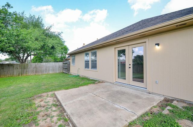 1614 Village Court Drive, Rosenberg, TX 77471