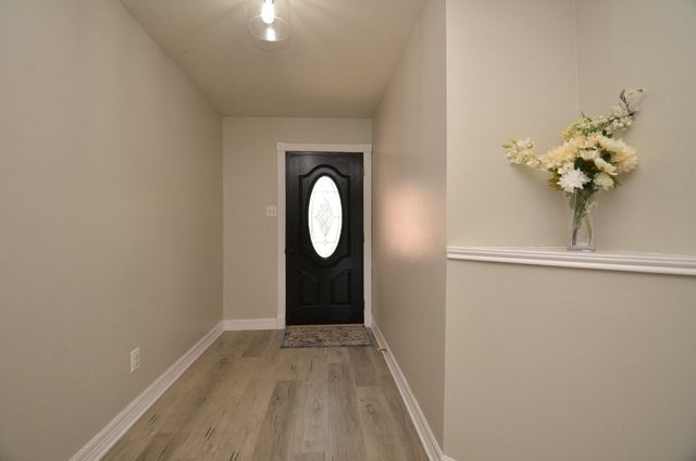 1614 Village Court Drive, Rosenberg, TX 77471