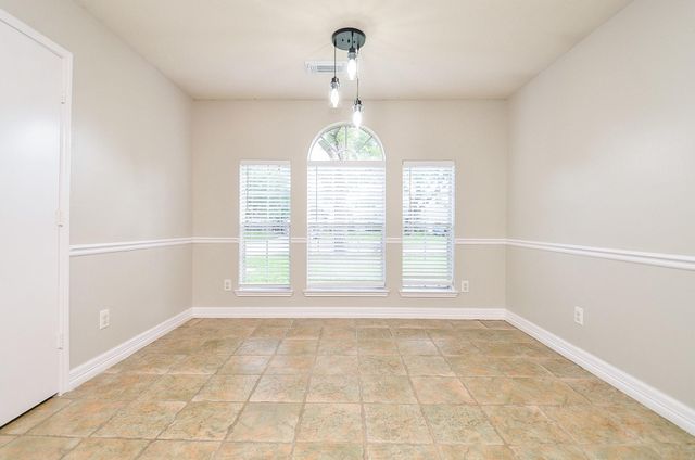 1614 Village Court Drive, Rosenberg, TX 77471