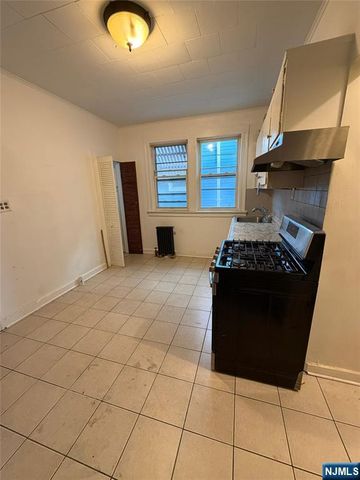 86 Ella Street, Bloomfield, NJ 07003