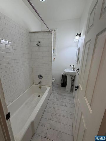 86 Ella Street, Bloomfield, NJ 07003