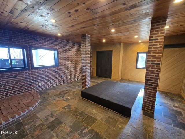 324 Upland Way, Bristol, TN 37620