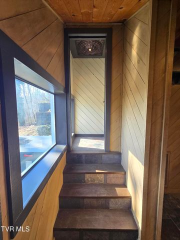 324 Upland Way, Bristol, TN 37620