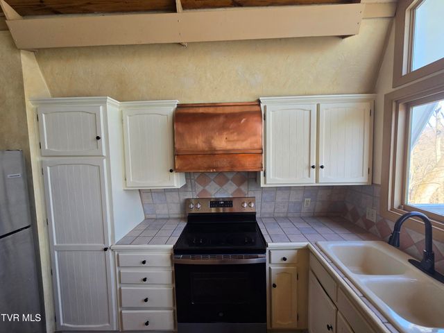 324 Upland Way, Bristol, TN 37620