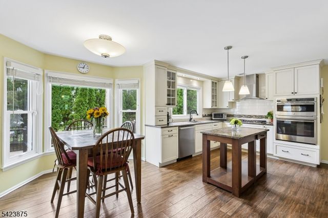 7 Blazure Dr, Bernardsville Boro, NJ 07924