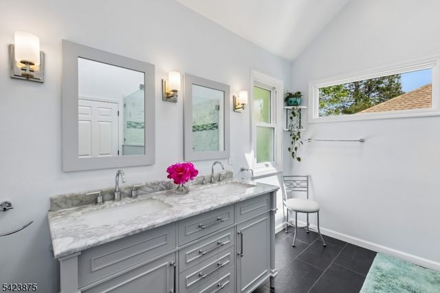 7 Blazure Dr, Bernardsville Boro, NJ 07924