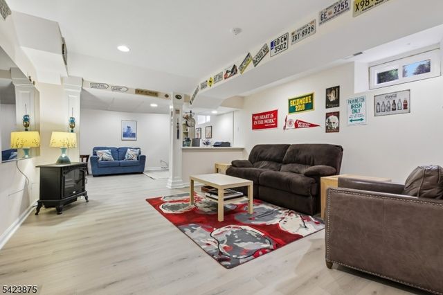 7 Blazure Dr, Bernardsville Boro, NJ 07924