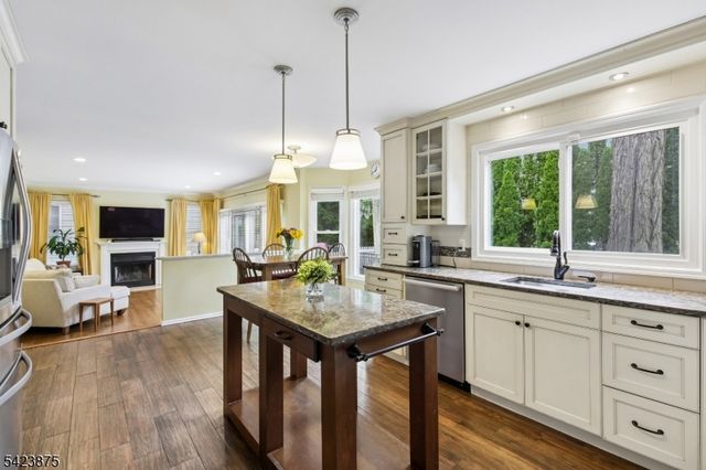 7 Blazure Dr, Bernardsville Boro, NJ 07924