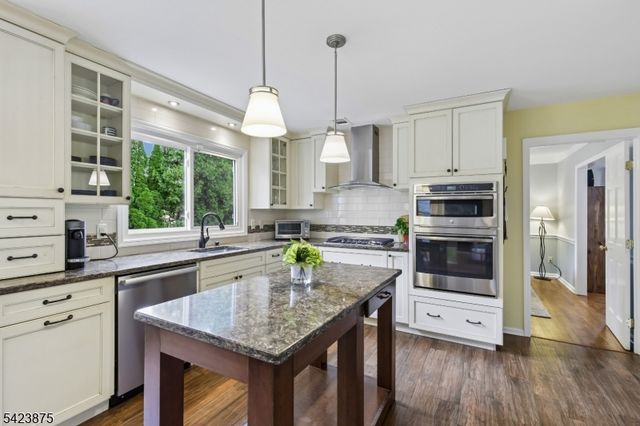 7 Blazure Dr, Bernardsville Boro, NJ 07924