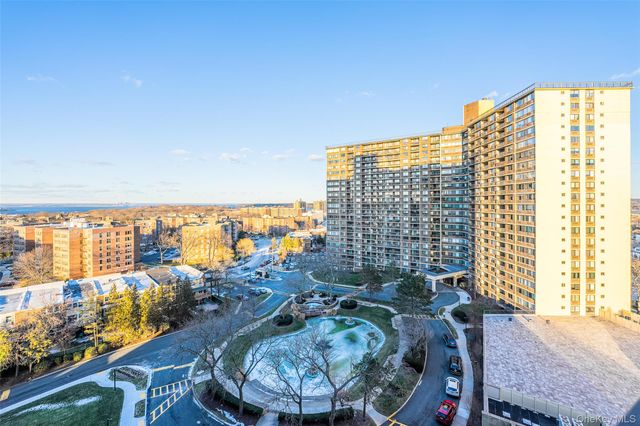 1 Bay Club Drive 11J, Bayside, NY 11360