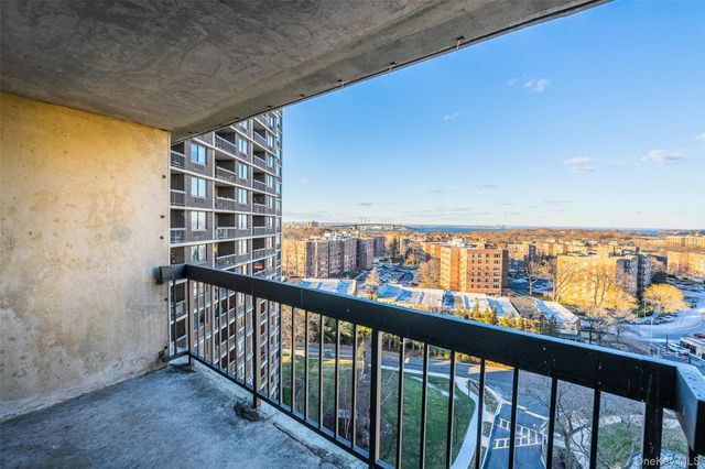 1 Bay Club Drive 11J, Bayside, NY 11360