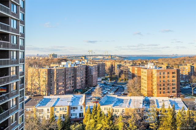 1 Bay Club Drive 11J, Bayside, NY 11360