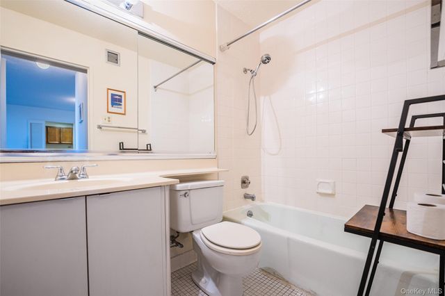 1 Bay Club Drive 11J, Bayside, NY 11360