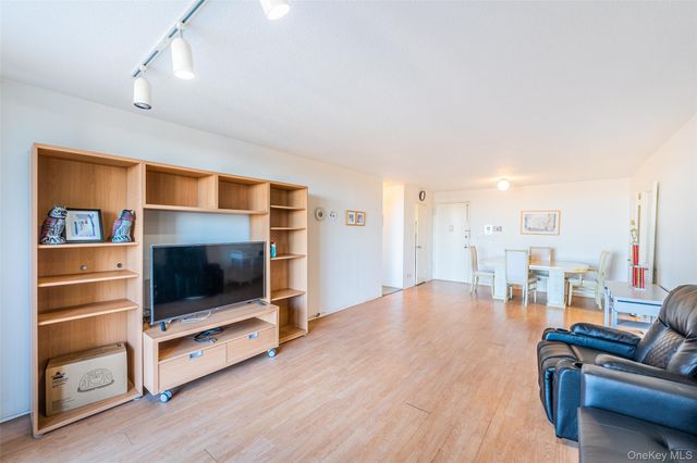 1 Bay Club Drive 11J, Bayside, NY 11360