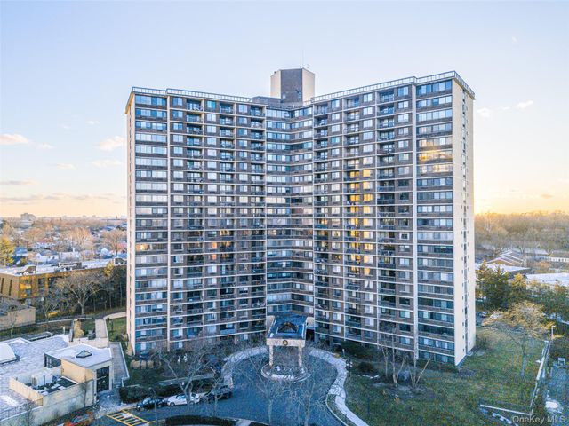 1 Bay Club Drive 11J, Bayside, NY 11360