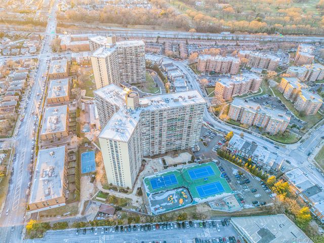 1 Bay Club Drive 11J, Bayside, NY 11360