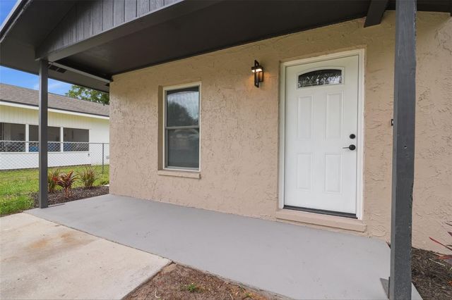 1807 N BARNES STREET, Plant City, FL 33563