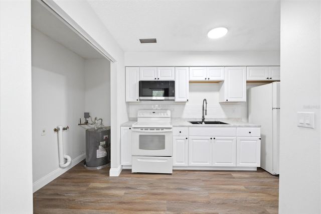 1807 N BARNES STREET, Plant City, FL 33563