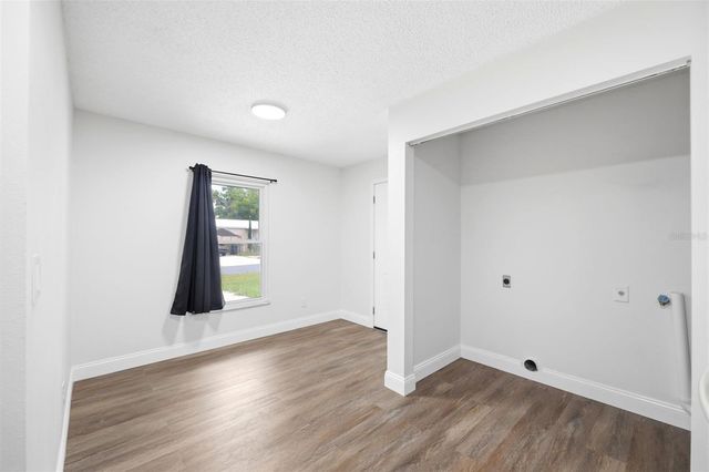 1807 N BARNES STREET, Plant City, FL 33563