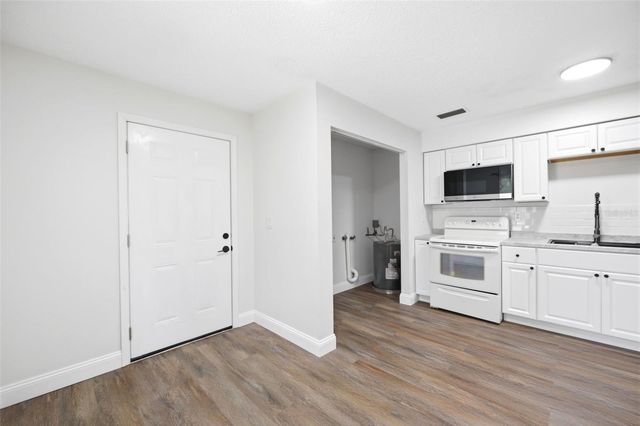 1807 N BARNES STREET, Plant City, FL 33563