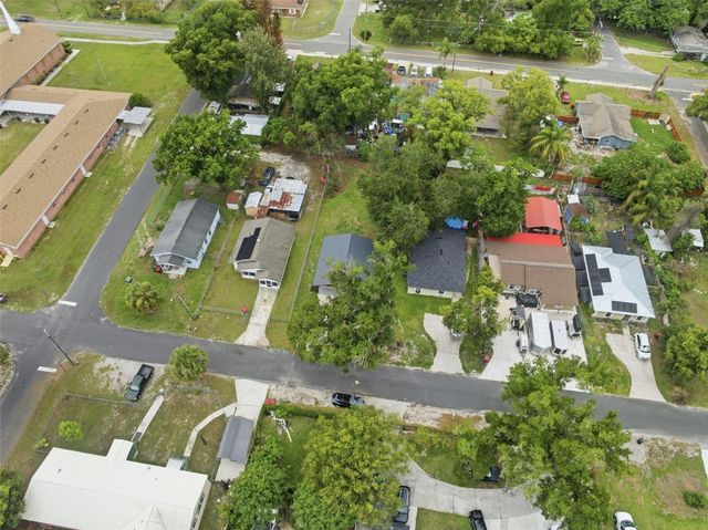 1807 N BARNES STREET, Plant City, FL 33563