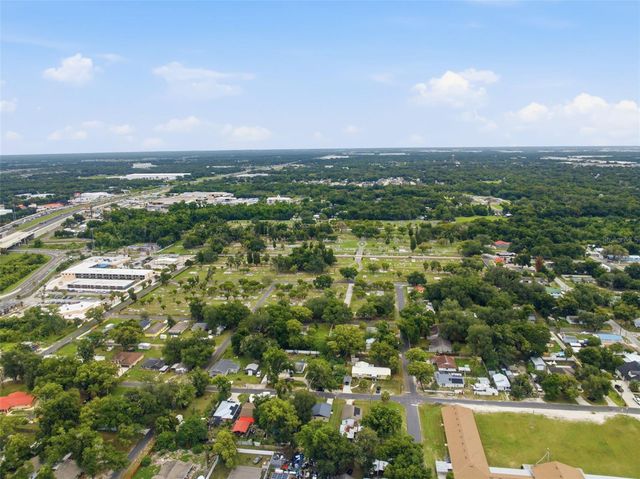 1807 N BARNES STREET, Plant City, FL 33563