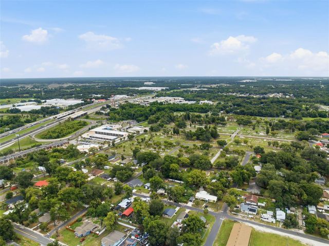1807 N BARNES STREET, Plant City, FL 33563