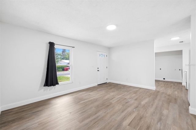 1807 N BARNES STREET, Plant City, FL 33563