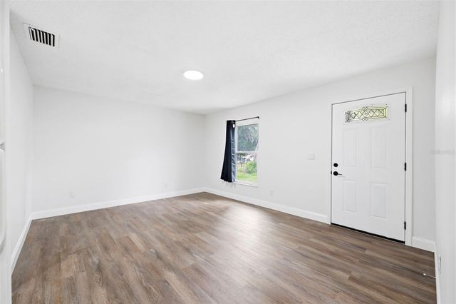 1807 N BARNES STREET, Plant City, FL 33563