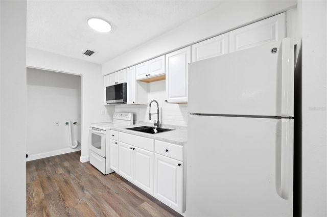 1807 N BARNES STREET, Plant City, FL 33563