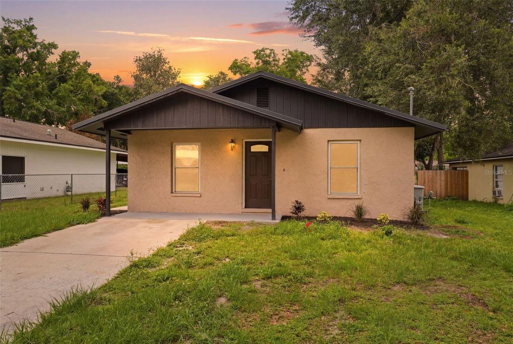 1807 N BARNES STREET, Plant City, FL 33563