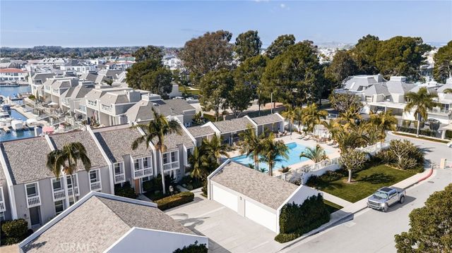 16435 Harbour Lane 13, Huntington Beach, CA 92649